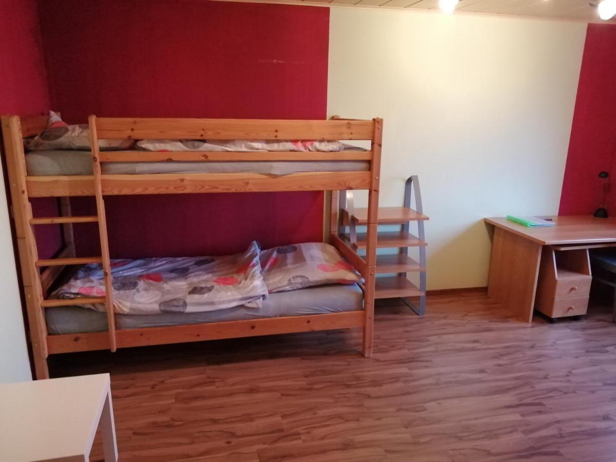 Moderne Ganze Ferienwohnung 1Km Zum Funpark Und Nur 15 Minuten Nach Nuernberg Zirndorf Exteriör bild