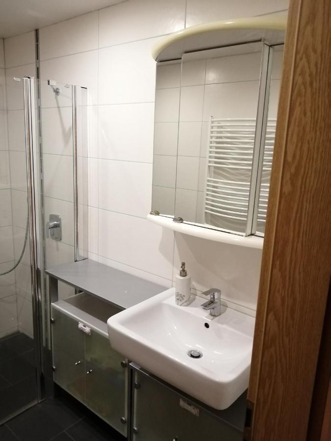 Moderne Ganze Ferienwohnung 1Km Zum Funpark Und Nur 15 Minuten Nach Nuernberg Zirndorf Exteriör bild